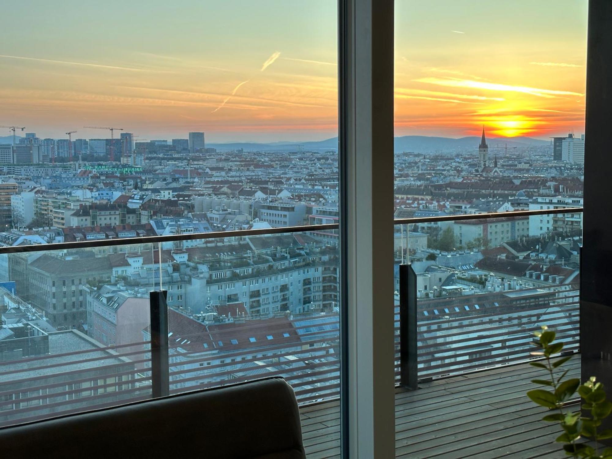Panorama Sky Apartment I Rooftop Pool I Metro Station Vienna Exterior photo