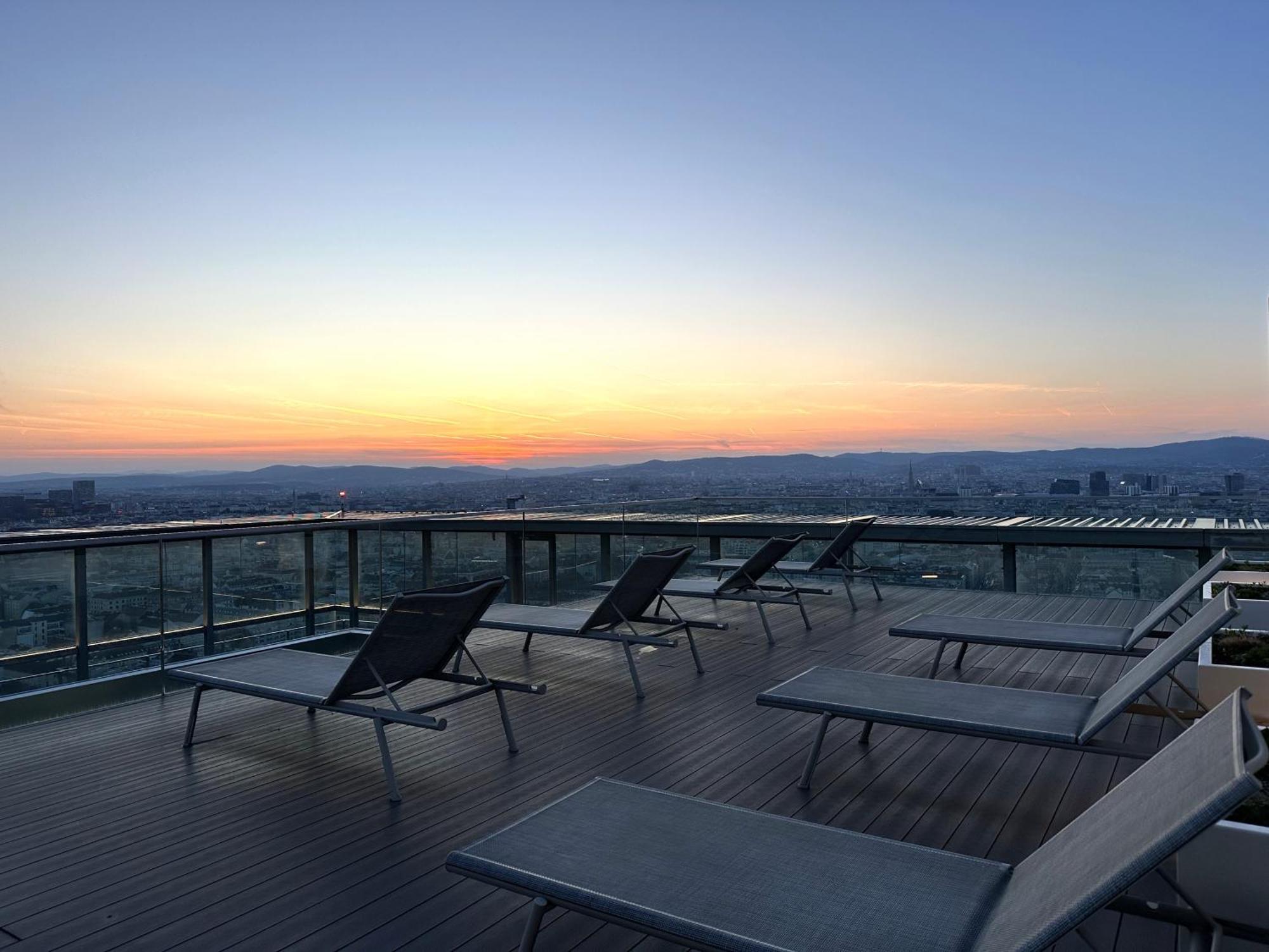 Panorama Sky Apartment I Rooftop Pool I Metro Station Vienna Exterior photo