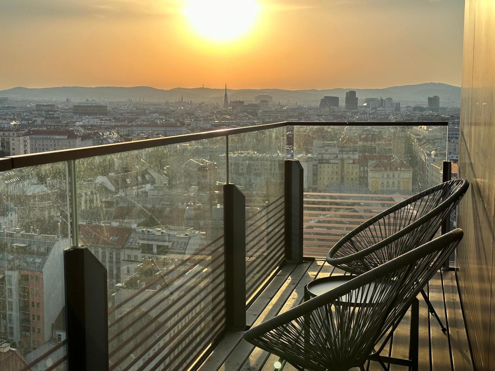 Panorama Sky Apartment I Rooftop Pool I Metro Station Vienna Exterior photo